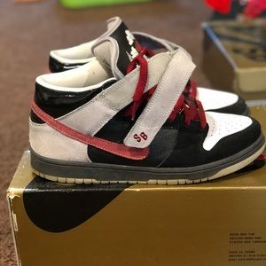 Nike SB Dunk Mid Premium “Guns & Roses” NDS size 9